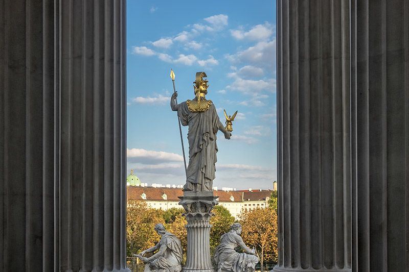 Unters Volk, Politiker! Persönlicher Kontakt mit dem gemeinen Volk bringt's.