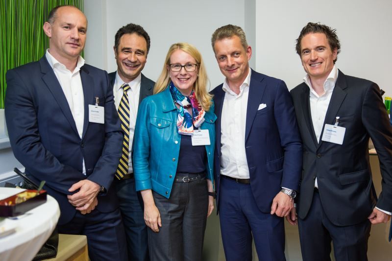 Johannes Gungl (RTR), Karim Taga (ADL), Margarete Schramböck (A1 Telekom), Alfred Pufitsch (Tele2) und Ronald Tremmel (Apple)