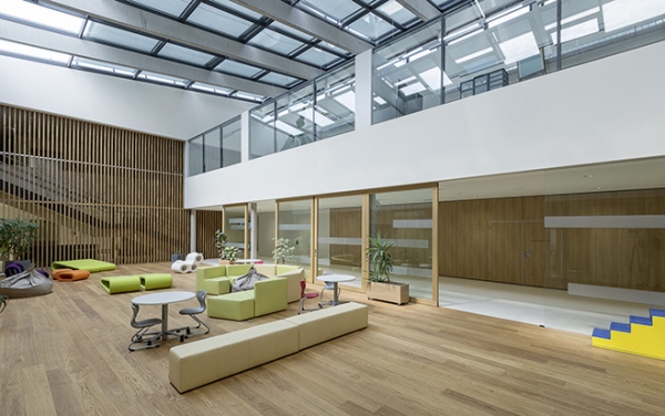 Das Sonderpädagogische Zentrum Korneuburg mit einer Reihe innovativer Baustoffe und Technologien wurde mit der klima:aktiv-Plakette in Gold ausgezeichnet.