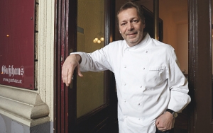 Christian Petz vor seinem Wirtshaus "Petz im Gußhaus": "Mir geht dieses namedropping ziemlich auf die Nerven. ich weiss, wie viel gelogen wird in der Gastronomie. Auf diese Ebene will ich mich nicht begeben."