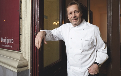 Christian Petz vor seinem Wirtshaus "Petz im Gußhaus": "Mir geht dieses namedropping ziemlich auf die Nerven. ich weiss, wie viel gelogen wird in der Gastronomie. Auf diese Ebene will ich mich nicht begeben."