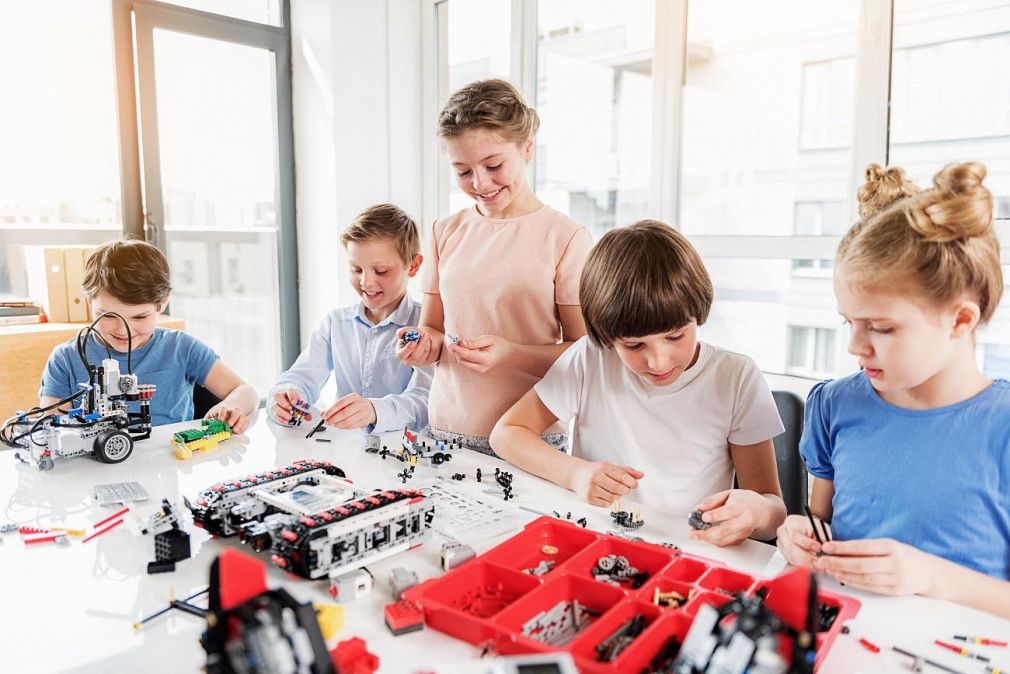 Foto: Spielen, bauen, tüfteln: In den 2- bzw. 4-Tages-Camps von RoboManiac gibt es Ferienspaß pur inkl. Wissenserwerb.