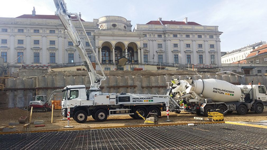 "Wenn bei Festbeton alle Parameter nachgewiesen sind, kann ich auch außerhalb genormt festgelegter Kennwerte Beton gestalten. Dazu werden derzeit Richtlinien erarbeitet", sagt Michael Piller, Betoningenieur und Leiter Betontechnologie &amp; Zentrallabor bei Perlmooser Beton.