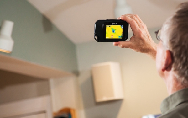 Mit der Flir C2 können nicht nur Probleme aufgedeckt, sondern auch die positiven Folgen von Reparaturmaßnahmen gezeigt werden.