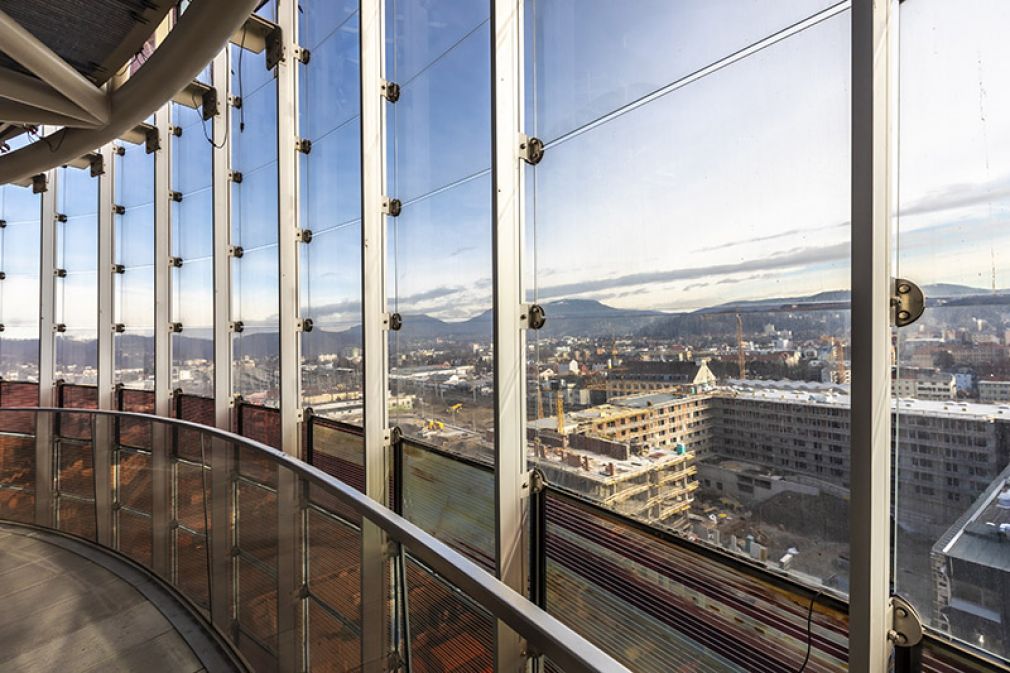 Die Nachhaltigkeit von Gebäuden als eigenständige wissenschaftliche Disziplin: Der Fachverband Steine-Keramik unterstützt die Stiftungsprofessur „Nachhaltiges Bauen“ an der TU Graz. © Lunghammer - TU Graz