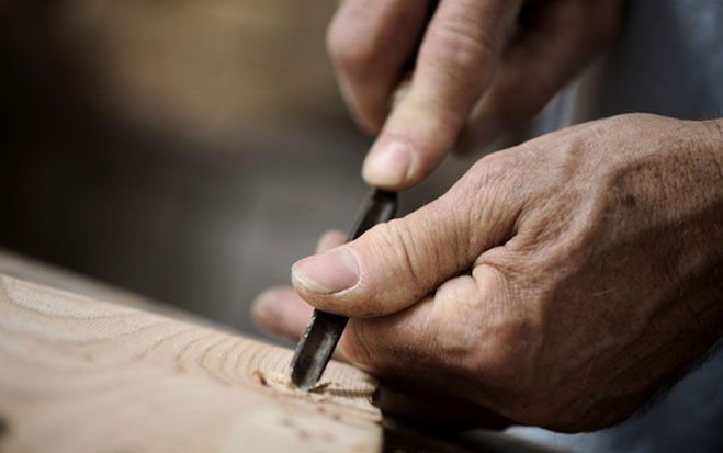 Premiere: Um den vertragslosen Zustand der Tischler und Kunststoffverarbeiter zu beenden, holt sich die Gewerkschaft Unterstützung bei den Arbeitgebern.