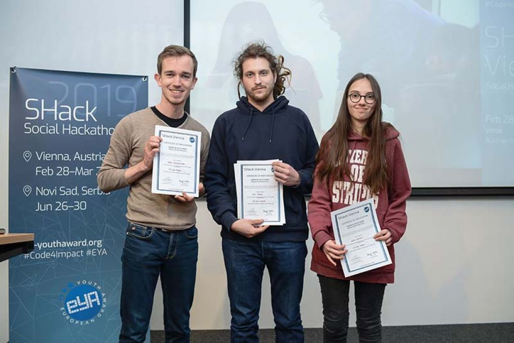Foto: Die GewinnerInnen Tobias Feitkenhauer, Max Stolze, Anna Bajnok haben »Fit 4 Future« entwickelt.