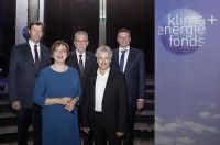 Foto: Feiern zehn Jahre  Förderplattform: Günter  Liebel (BMLFUW), Theresia  Vogel (Klima- und Energiefonds), Bundespräsident Alexander Van der Bellen, Ingmar Höbarth (Klima- und Energiefonds); Bundesminister Jörg Leichtfried (BMVIT).