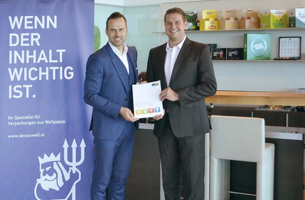 Foto: Bernd Wakolbinger (Donauwell) und Lukas Scherzenlehner (CLEEN Energy) freuen sich über die Zusammenarbeit. 