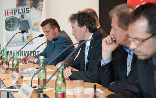 Podiumsgespräch: "Hybrid - Nische oder Massenmarkt?"