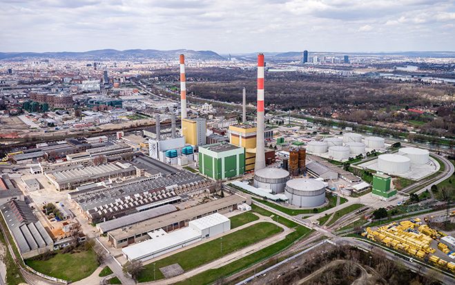 (Foto: Luftperspektive Österreich) In österreichischen Speichern können rund 85 % des Jahresbedarfs von 8,4 Mrd. Kubikmetern auf Vorrat gespeichert werden.