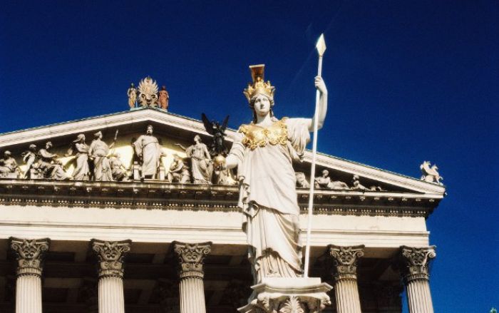 Welchen Beitrag leistet die öffentliche Hand, um die Preisspirale im Wohnbau zu stoppen? Und welche Maßnahmen setzt sie, um dem Billigtrend in der Alu- und Metallbaubranche entgegenzuwirken?