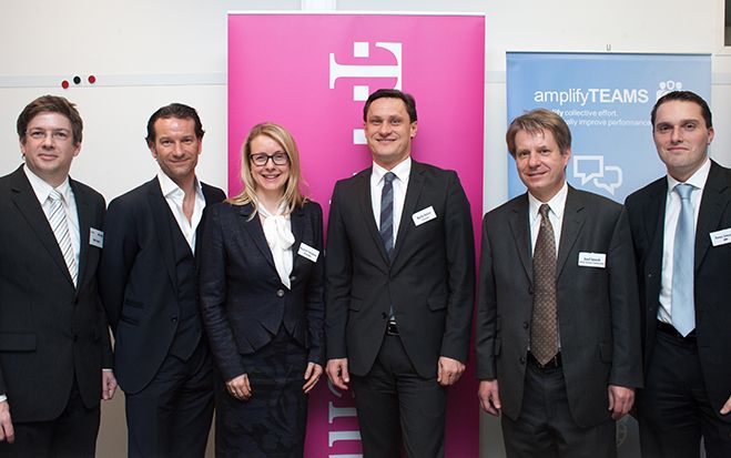 Martin Szelgrad, Report, mit den Podiumsdiskutanten Oliver Krizek, Margarete Schramböck, Martin Katzer, Josef Jarosch und Thomas Schmutzer. (Foto: Milena Krobath)