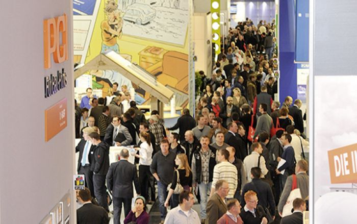 (Bild: Messe München) Auch in diesem Jahr herrschte wieder reger Andrang auf der Bau München.