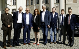 Wirtschaftslandesrat Michael Strugl mit Vertretern der IT Experts Austria und der WKO Steyr.