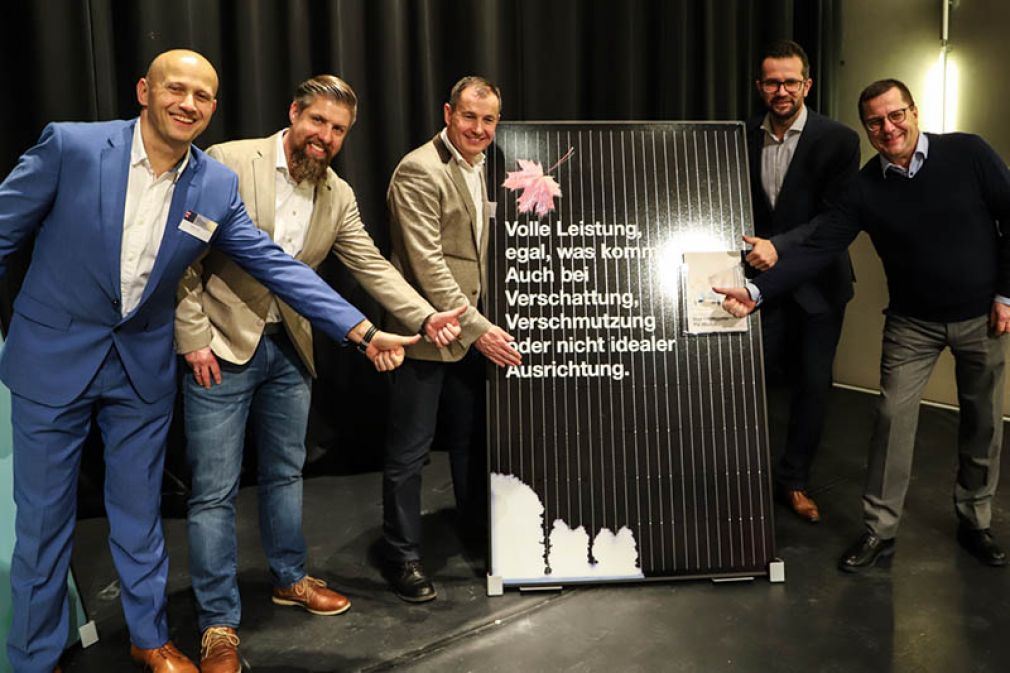 Übertrafen mit dem Solarkongress alle Erwartungen: Karl Kürbisch, Alfred Mölzer und Peter Prasser (Kioto Solar), Gerald Hotz (Fronius) und Günther Kohlmaier (Sonnenkraft)