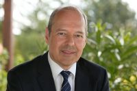 "Neue, kreative Ansätze – von Kapazitätsanpassungen bei den Professionisten bis hin zu einer innovativen Steuerpolitik – sind notwendig, um die aktuell österreichweit bei 0,4 Prozent per anno liegende Sanierungsrate auf 2 Prozent anzuheben", fordert GDI-Geschäftsführer Clemens Demacsek.