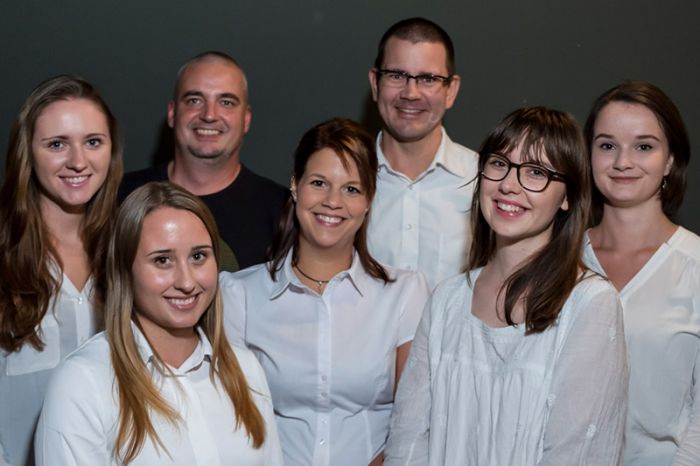 Sammeln fleißig Informationen zu Business-Events in der Region DACH: Lisa Augustin, Lisa Kornsteiner, Ritchie Pettauer, Stephanie Kopp, Thomas Goiser, Sophia Ramoser, Magdalena Fuerst und (nicht im Bild) Julia Bokesch.