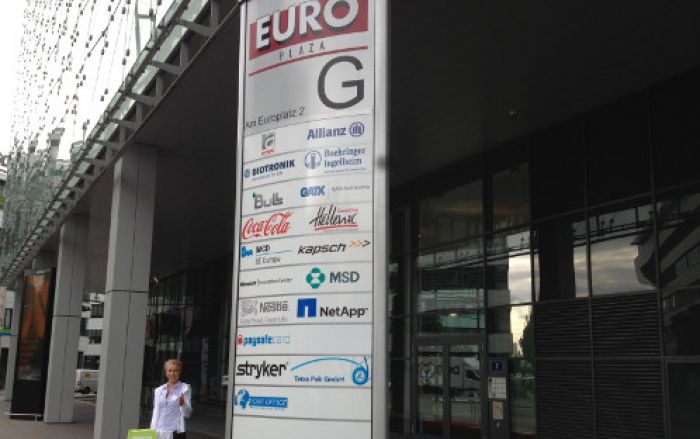 (Foto: teamgnesda) Teamgnesda bei der Nutzerbefragung am Wiener Büro-Hot-Spot Euro Plaza.
