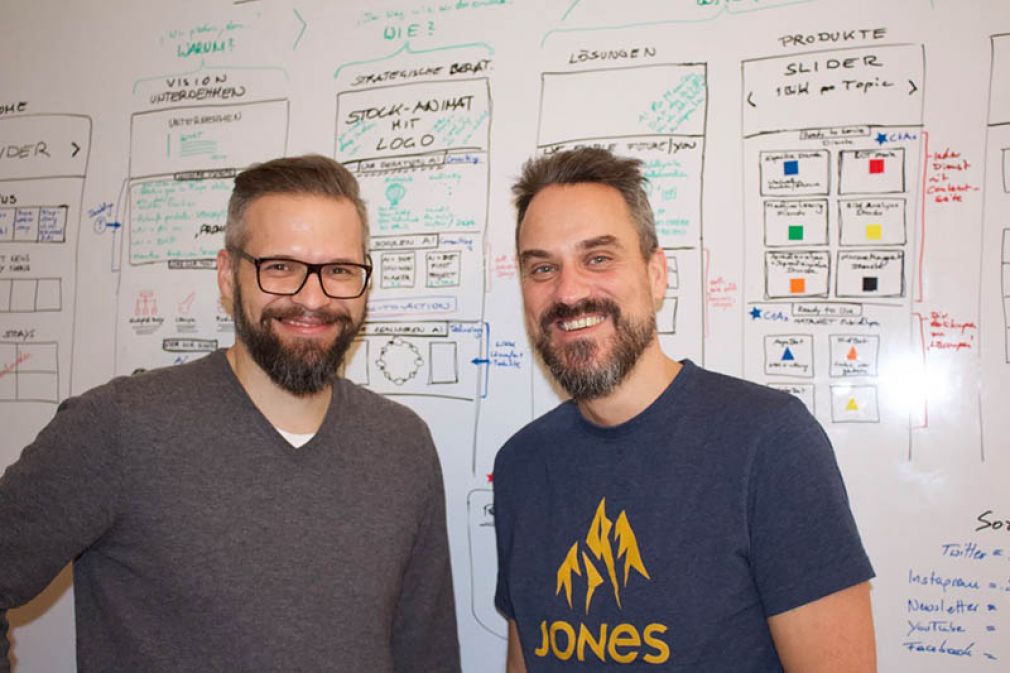 Marc Pieber (Leiter der Division HATAHET.AI) und Nahed Hatahet (Transformationsexperte und CEO von HATAHET)