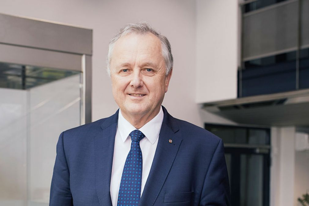 "Wir vertiefen kontinuierlich Wertschöpfung und Spezialkompetenzen im Unternehmen. Damit holen wir quasi Kompetenzen ‘in das eigene Haus’, können unsere hohen Qualitätsmaßstäbe zur Anwendung bringen und schaffen wertvolle Arbeitsplätze auch in konjunkturell schwierigen Zeiten", sagt Karl Weidlinger.