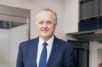 "Wir vertiefen kontinuierlich Wertschöpfung und Spezialkompetenzen im Unternehmen. Damit holen wir quasi Kompetenzen ‘in das eigene Haus’, können unsere hohen Qualitätsmaßstäbe zur Anwendung bringen und schaffen wertvolle Arbeitsplätze auch in konjunkturell schwierigen Zeiten", sagt Karl Weidlinger.