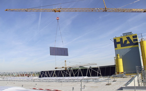 Kollektoren von Gasokol heizen Europas größtes vollsolares Industrieobjekt.