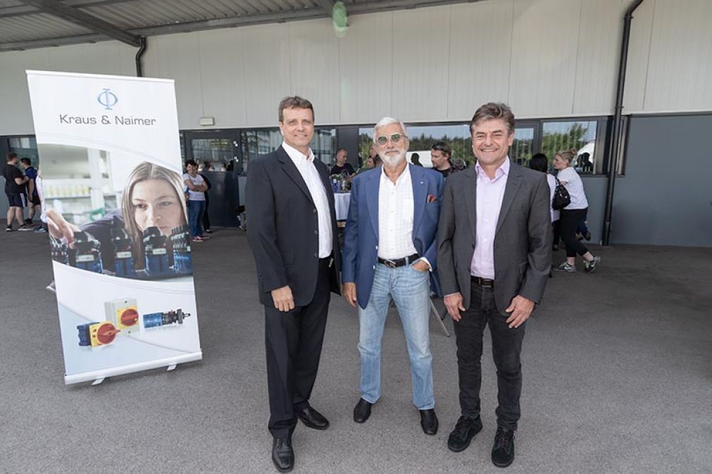 Feiern in Weikersdorf: Betriebsleiter Karl Kohlhofer, Konzernleiter Joachim Laurenz Naimer und Ernst Gmeiner, Geschäftsführung Kraus &amp; Naimer-Gruppe.