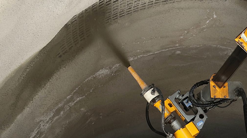 Die Spritzbeton-Anwendung zählt zu den wichtigsten Sicherungsmaßnahmen im Tunnelbau. (Bildquelle: ASSpC – TU Graz)