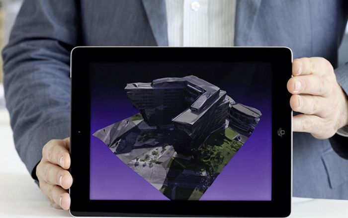 Die Bildverarbeitungstechnik arbeitet mit Fotos, die von Drohnen aufgenommen werden, Aus den Daten werden Modelle erstellt, die neben dem Baustellenfortschritt auch Energieverluste sichtbar machen - auch auf dem iPad.