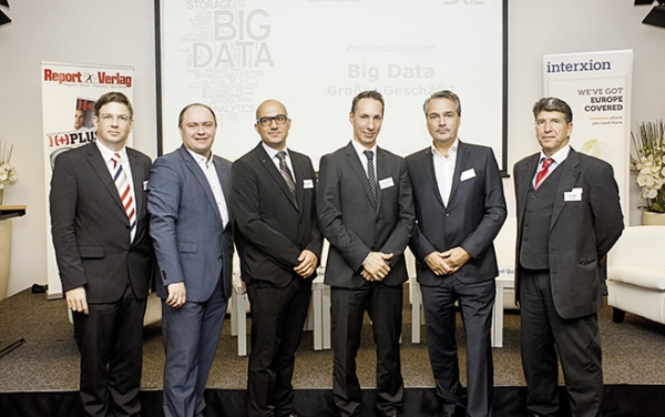 Foto: Diskussion zu Geschäftsmodellen.  Moderator Martin Szelgrad (Report) mit Daniel Fallmann 	(Mindbreeze), Gerhard Köhle (BRZ),  Gerhard Raffling (Commvault), Martin Madlo (Interxion) und Axel Quitt ( T-Systems).