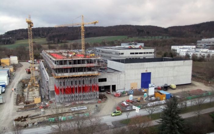 Am 12. Dezember 2013 wurde auf dem Campus Nord der Georg-August-Universität Göttingen Richtfest gefeiert.