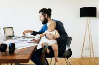 Stockfoto zum Thema "Home Office": So kann tatsächlich niemand arbeiten. Foto: iStock